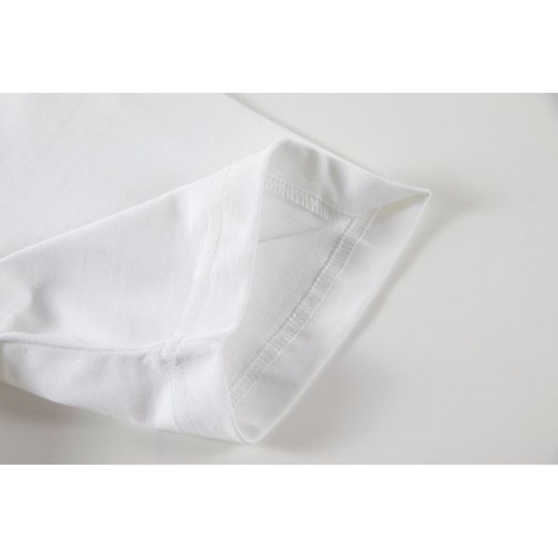 スタイリッシュ 大人向け LOUIS VUITTON ルイヴィトン コピー Tシャツ 通気性素材 着回し万能