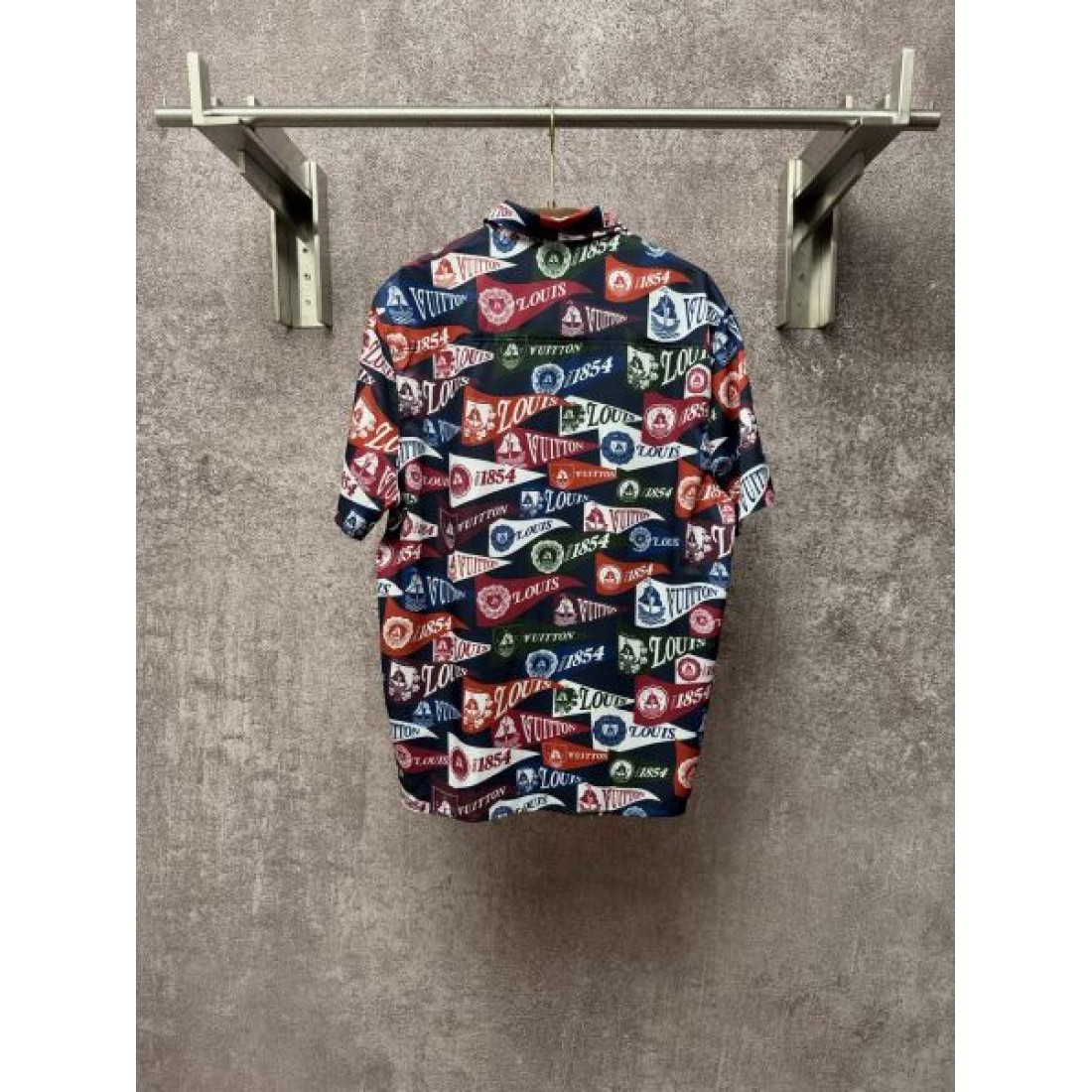 トレンド感 スタイリッシュ LOUIS VUITTON ルイヴィトン コピー Tシャツ 通気性良好 夏人気