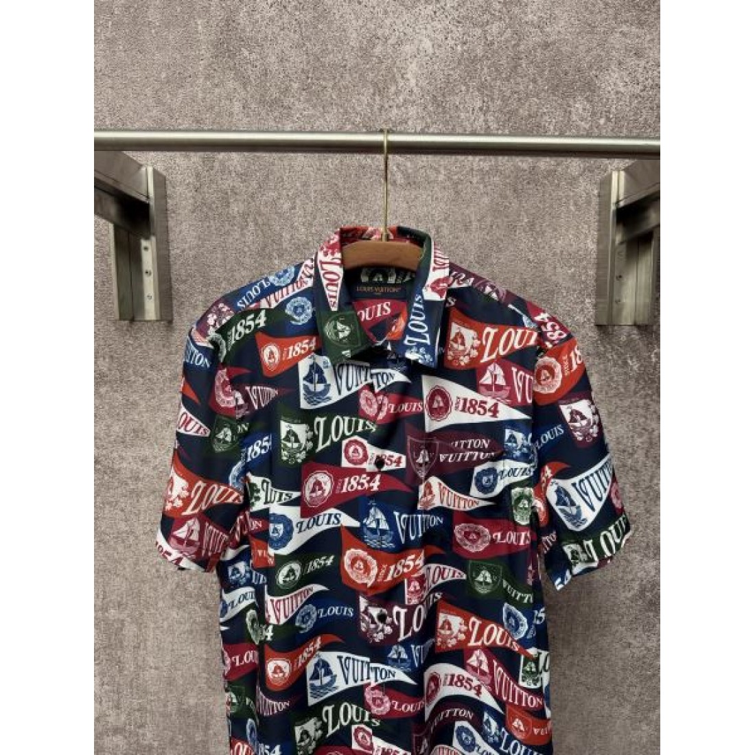 トレンド感 スタイリッシュ LOUIS VUITTON ルイヴィトン コピー Tシャツ 通気性良好 夏人気