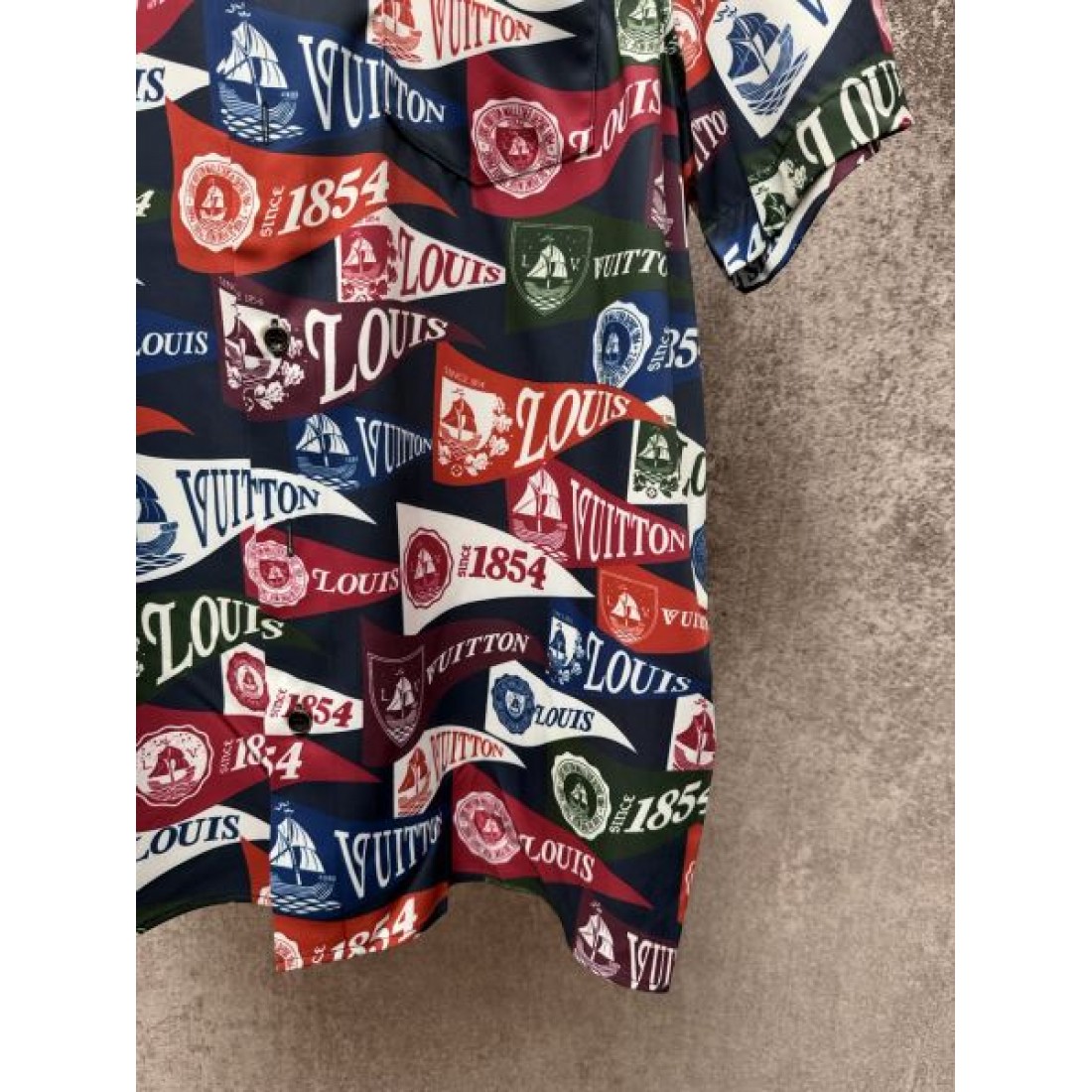 トレンド感 スタイリッシュ LOUIS VUITTON ルイヴィトン コピー Tシャツ 通気性良好 夏人気