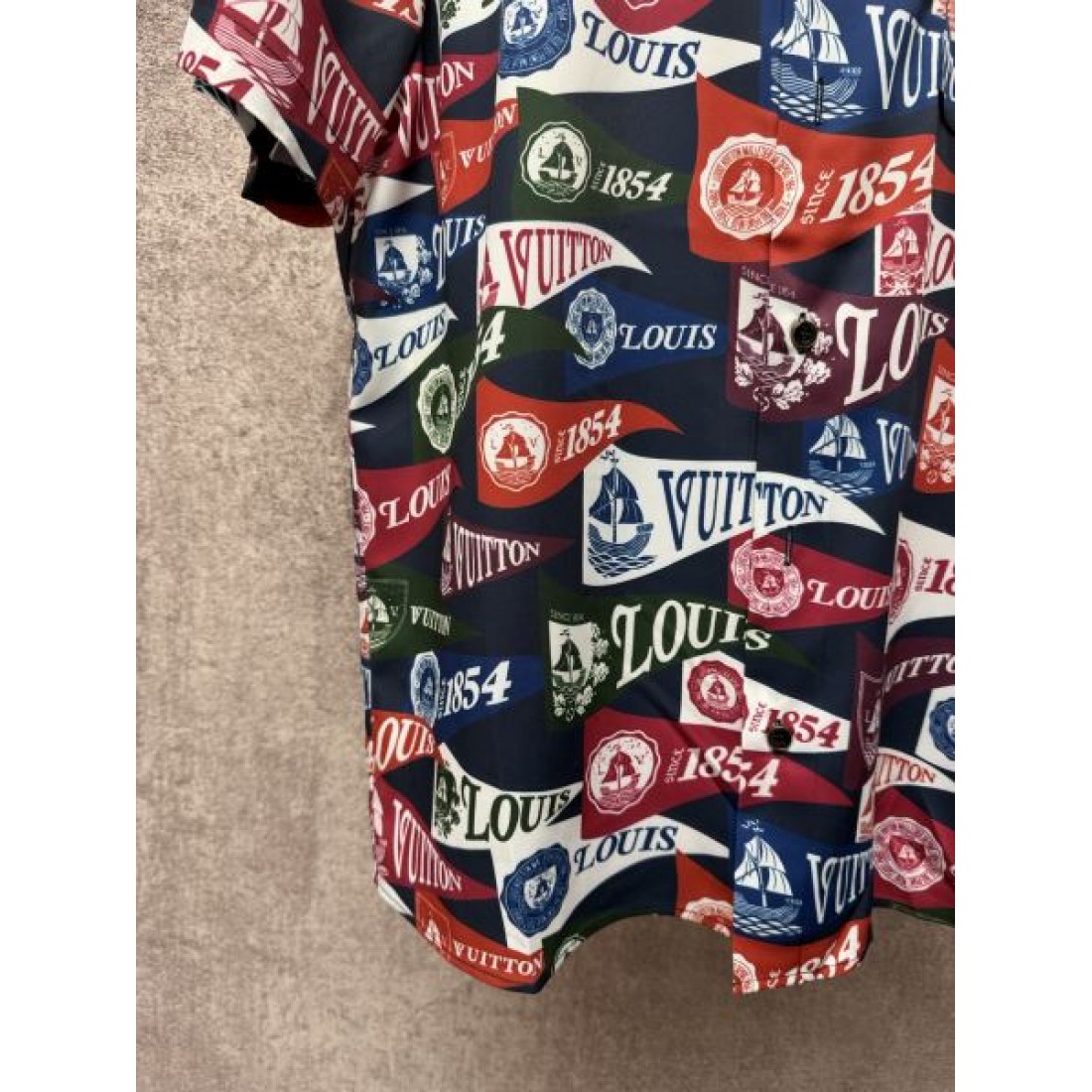 トレンド感 スタイリッシュ LOUIS VUITTON ルイヴィトン コピー Tシャツ 通気性良好 夏人気