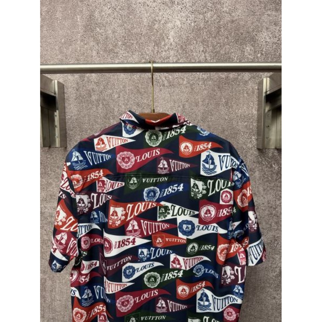 トレンド感 スタイリッシュ LOUIS VUITTON ルイヴィトン コピー Tシャツ 通気性良好 夏人気