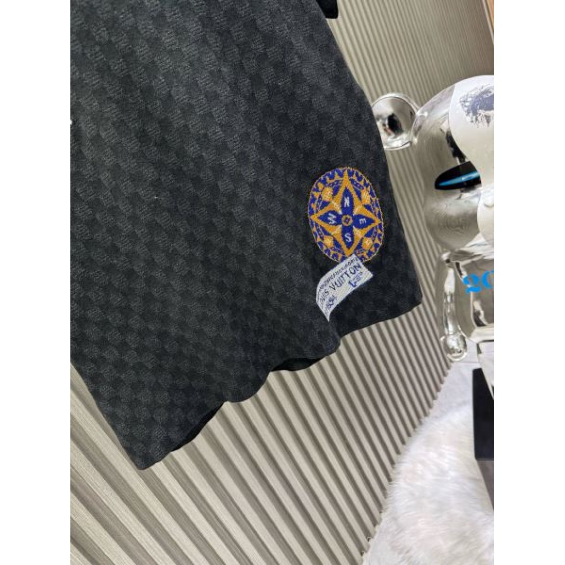 大人カジュアル 洗練デザイン LOUIS VUITTON ルイヴィトン コピー Tシャツ 軽やか素材 高級感