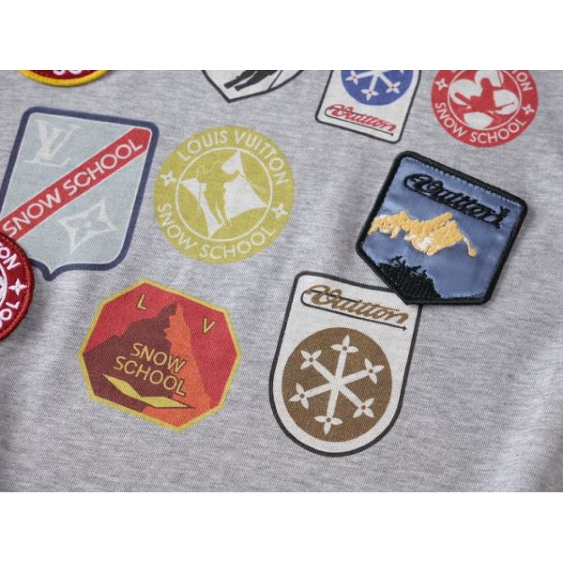 上質素材 シンプル上品 LOUIS VUITTON ルイヴィトン コピー Tシャツ 柔らか着心地 人気定番