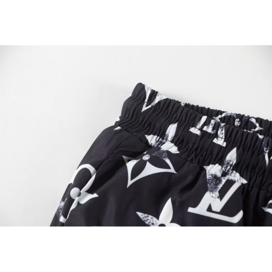 高級カジュアル 上品 ルイヴィトン LOUIS VUITTON コピー ハーフパンツ 快適素材