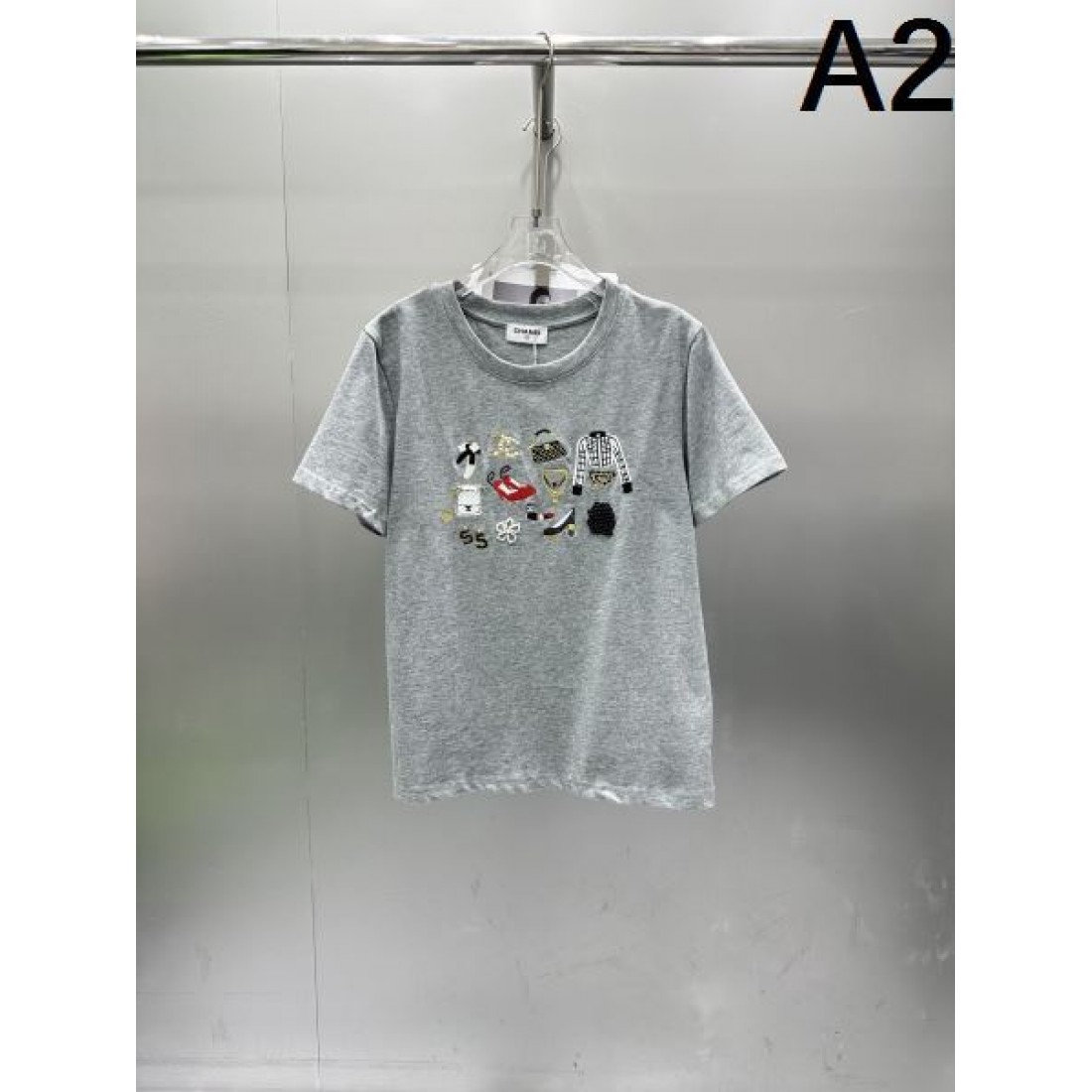 カジュアル 可愛い CELINE セリーヌ コピー Tシャツ 半袖トップス 刺繍風キャラクターデザイン クルーネック 柔らかコットン コンパクトフィット