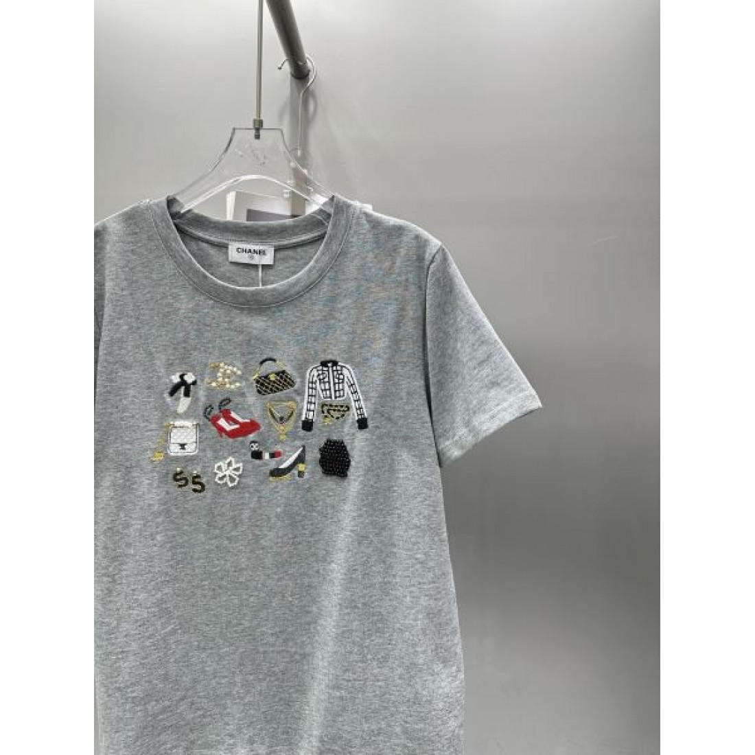 カジュアル 可愛い CELINE セリーヌ コピー Tシャツ 半袖トップス 刺繍風キャラクターデザイン クルーネック 柔らかコットン コンパクトフィット