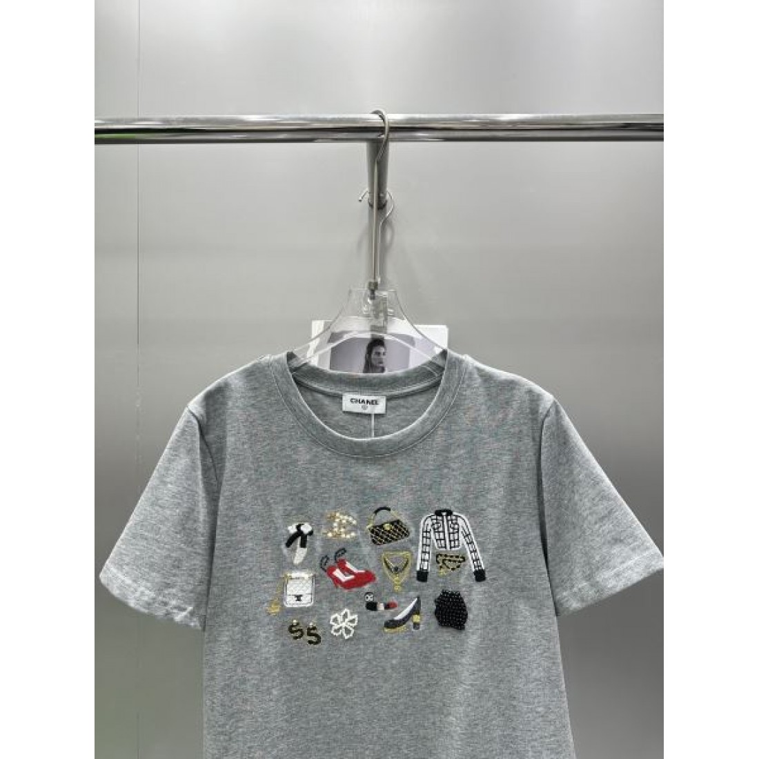 カジュアル 可愛い CELINE セリーヌ コピー Tシャツ 半袖トップス 刺繍風キャラクターデザイン クルーネック 柔らかコットン コンパクトフィット