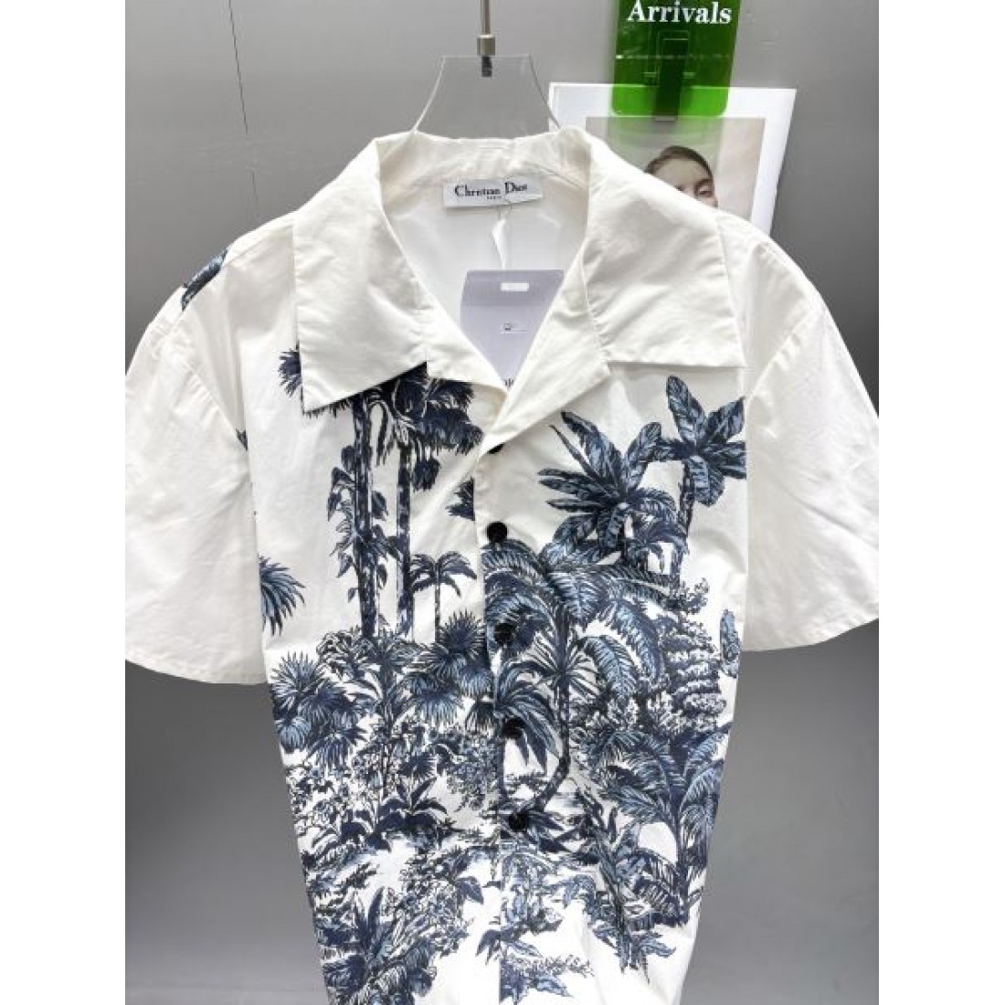 エレガント ナチュラル Dior ディオール コピー 半袖シャツ オープンカラー 総柄デザイン 柔らか生地 快適着用 リゾートスタイル