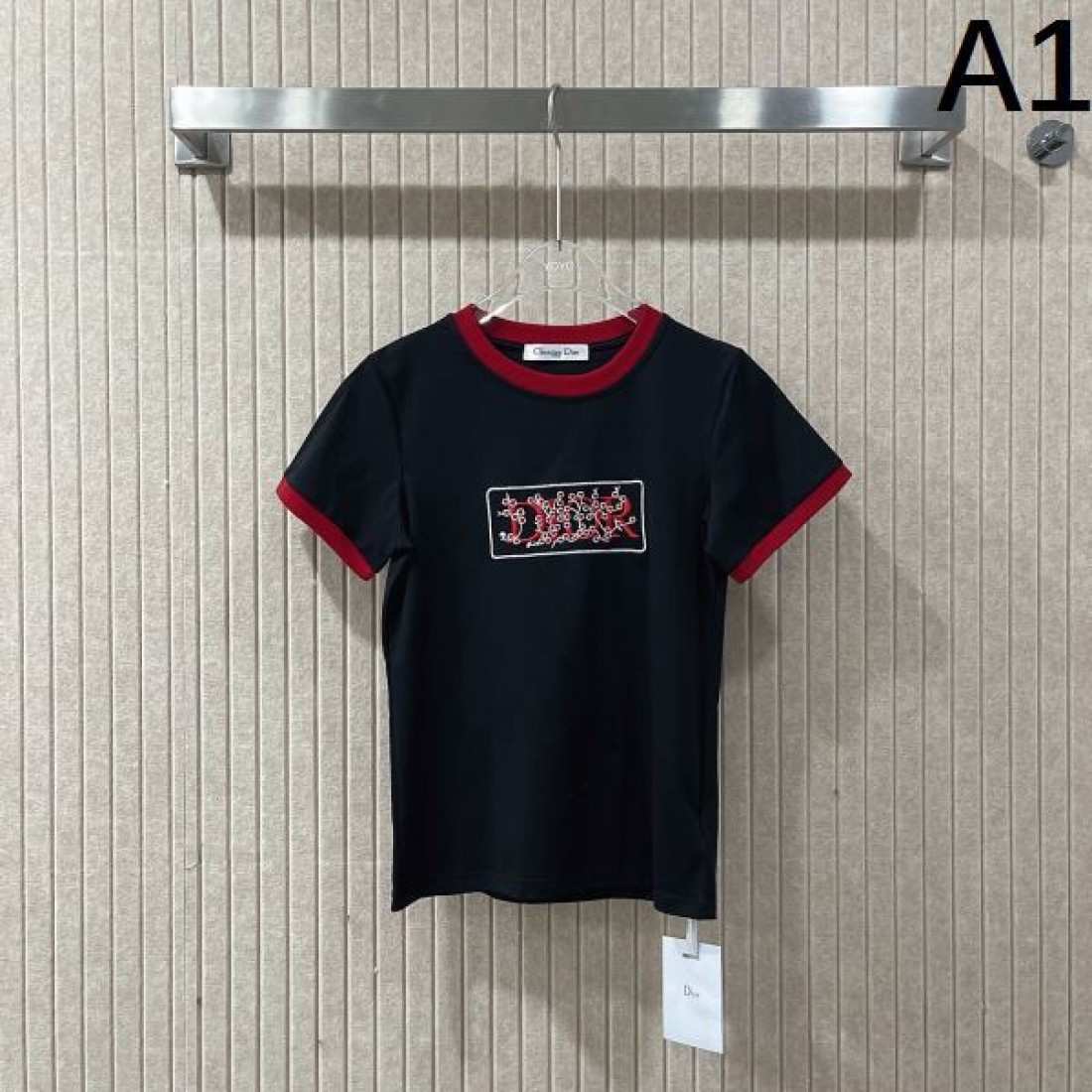 トレンド エレガント Dior ディオール コピー Tシャツ スリムフィット バイカラーデザイン ロゴアクセント 伸縮素材 日常コーデ