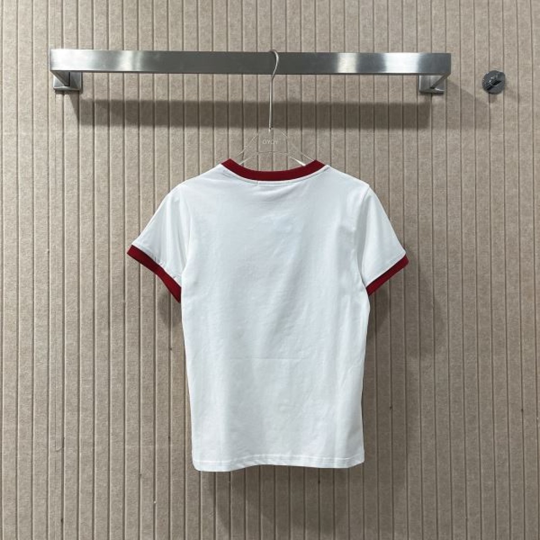 トレンド エレガント Dior ディオール コピー Tシャツ スリムフィット バイカラーデザイン ロゴアクセント 伸縮素材 日常コーデ