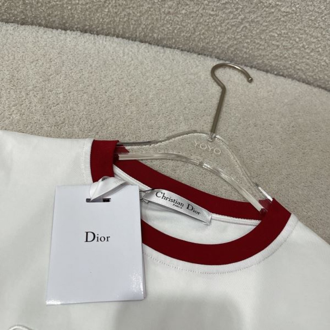 トレンド エレガント Dior ディオール コピー Tシャツ スリムフィット バイカラーデザイン ロゴアクセント 伸縮素材 日常コーデ