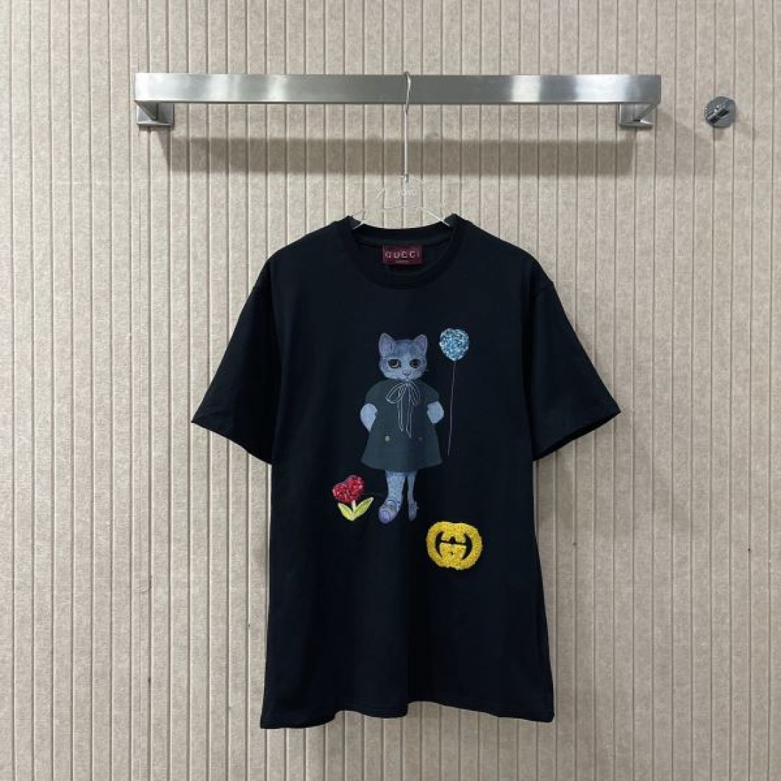 可愛い 個性 GUCCI グッチ コピー Tシャツ 半袖Tシャツ 猫プリント 刺繍風デザイン 柔らかコットン ゆったりシルエット 快適着心地