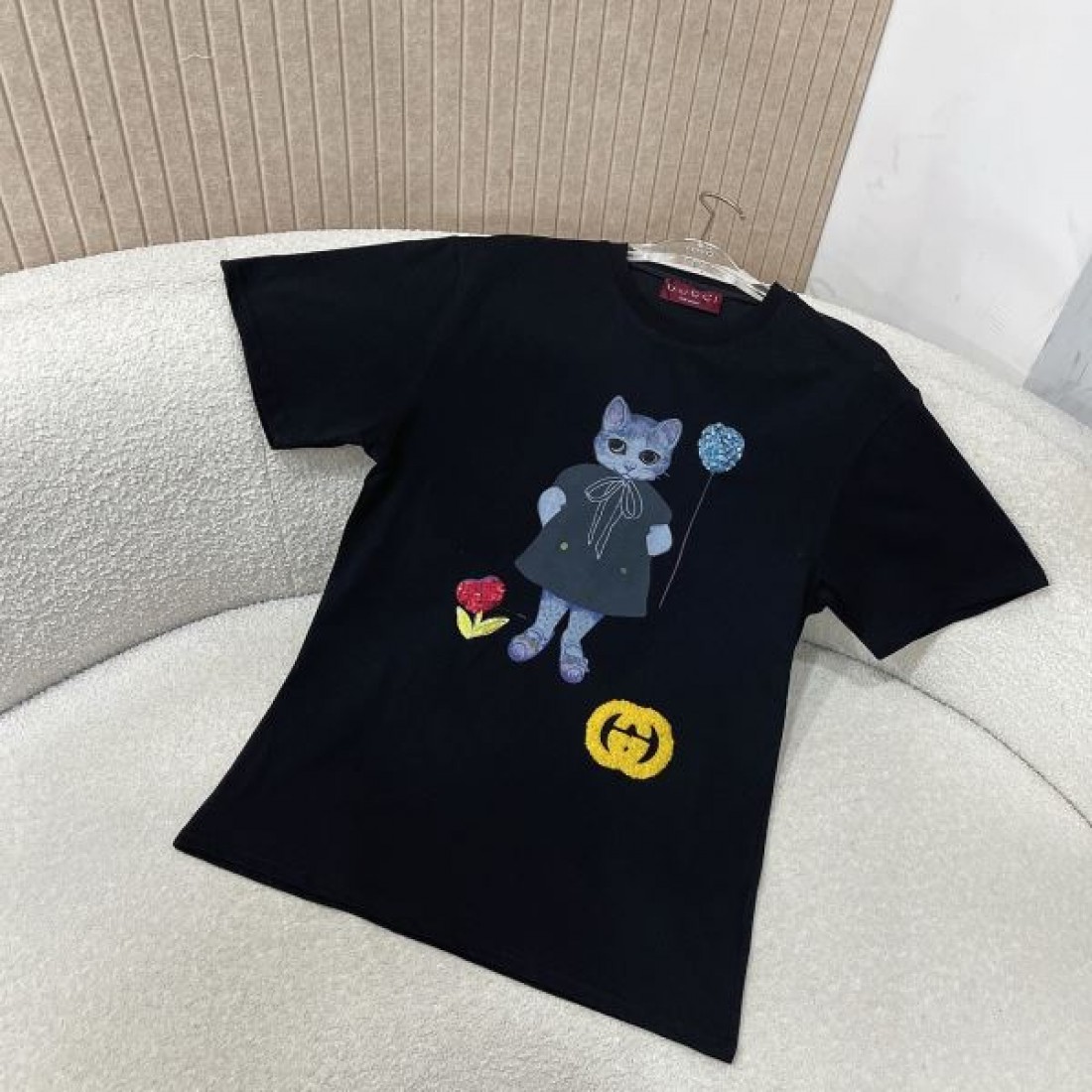 可愛い 個性 GUCCI グッチ コピー Tシャツ 半袖Tシャツ 猫プリント 刺繍風デザイン 柔らかコットン ゆったりシルエット 快適着心地