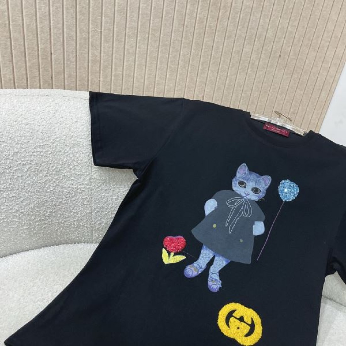 可愛い 個性 GUCCI グッチ コピー Tシャツ 半袖Tシャツ 猫プリント 刺繍風デザイン 柔らかコットン ゆったりシルエット 快適着心地