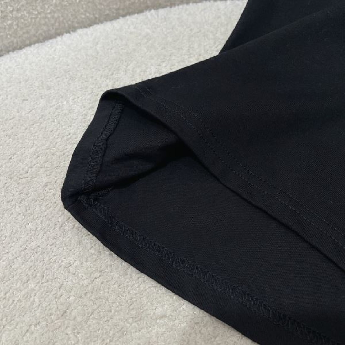 可愛い 個性 GUCCI グッチ コピー Tシャツ 半袖Tシャツ 猫プリント 刺繍風デザイン 柔らかコットン ゆったりシルエット 快適着心地