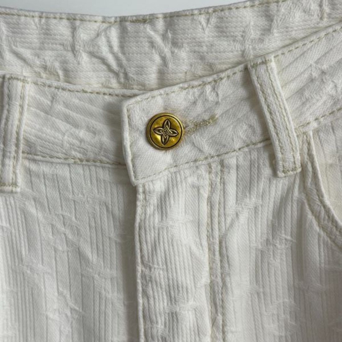 ナチュラル 高級感 Louis Vuitton ルイヴィトン コピー カジュアルパンツ ゆったりシルエット ロゴ刺繍 快適フィット 日常着