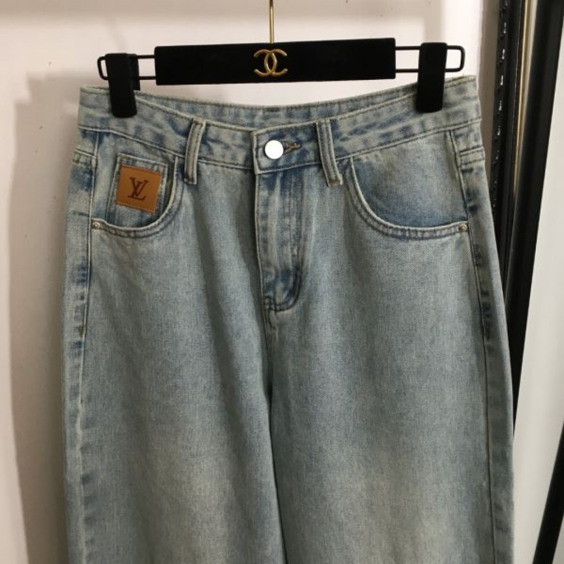 シンプル 高品質 Louis Vuitton ルイヴィトン コピー ジーンズ ストレートパンツ ロゴ刺繍 ポケットデザイン 日常万能