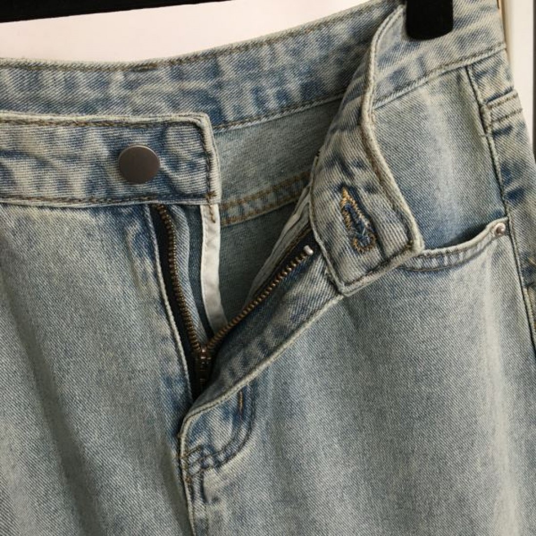 シンプル 高品質 Louis Vuitton ルイヴィトン コピー ジーンズ ストレートパンツ ロゴ刺繍 ポケットデザイン 日常万能