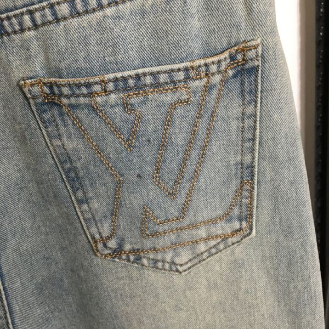 シンプル 高品質 Louis Vuitton ルイヴィトン コピー ジーンズ ストレートパンツ ロゴ刺繍 ポケットデザイン 日常万能