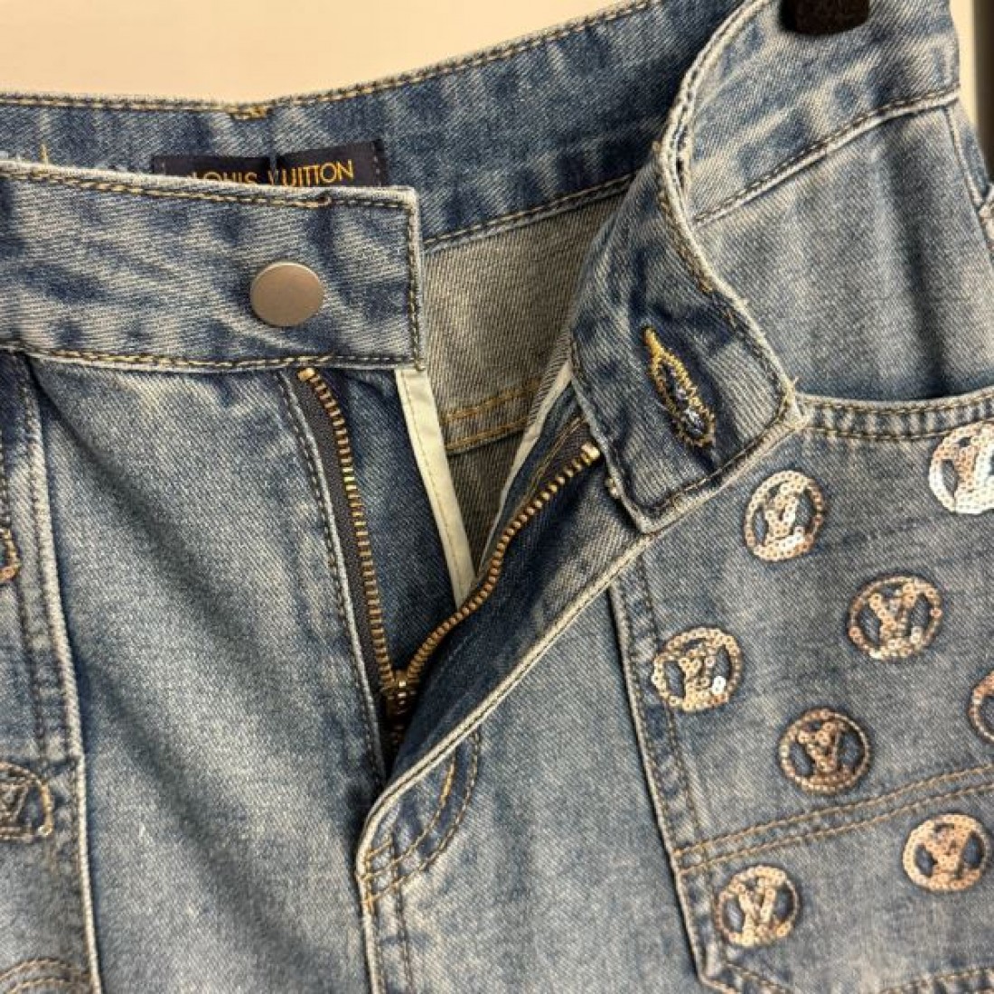 上品 クラシック Louis Vuitton ルイヴィトン デニムパンツ コピー ワイドパンツ 刺繍ロゴ ハイウエスト