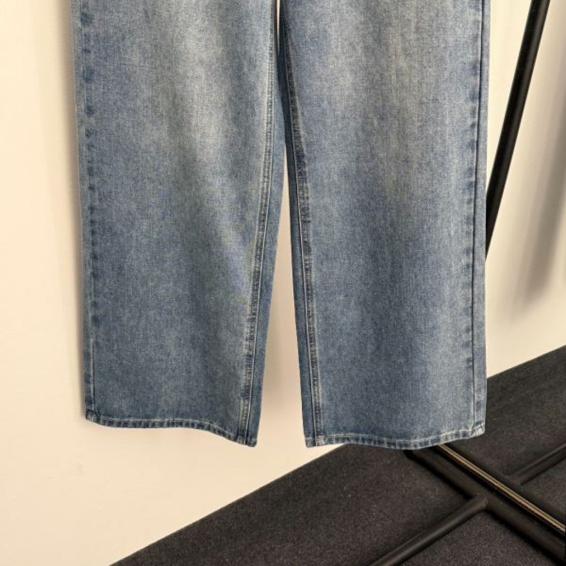 上品 クラシック Louis Vuitton ルイヴィトン デニムパンツ コピー ワイドパンツ 刺繍ロゴ ハイウエスト