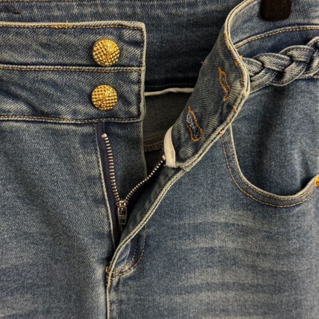 aint Laurent スーパーコピー スキニーパンツ シンプルデニム サンローラン  ハイウエスト 通勤コーデ レディース