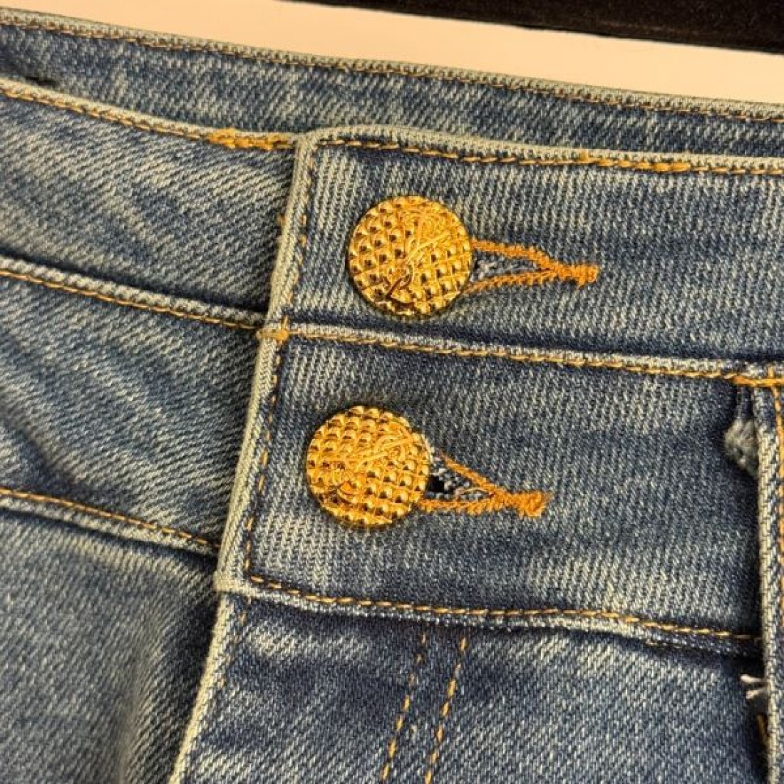 aint Laurent スーパーコピー スキニーパンツ シンプルデニム サンローラン  ハイウエスト 通勤コーデ レディース