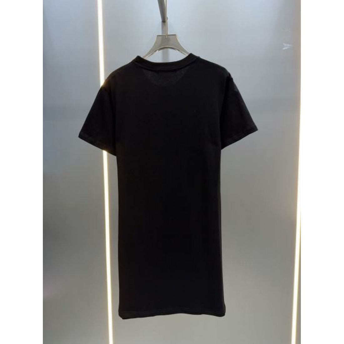 Louis Vuitton 高級感 ヴィンテージロゴ チェーン付き ルイ・ヴィトン コピー  ワンピース シンプルモード