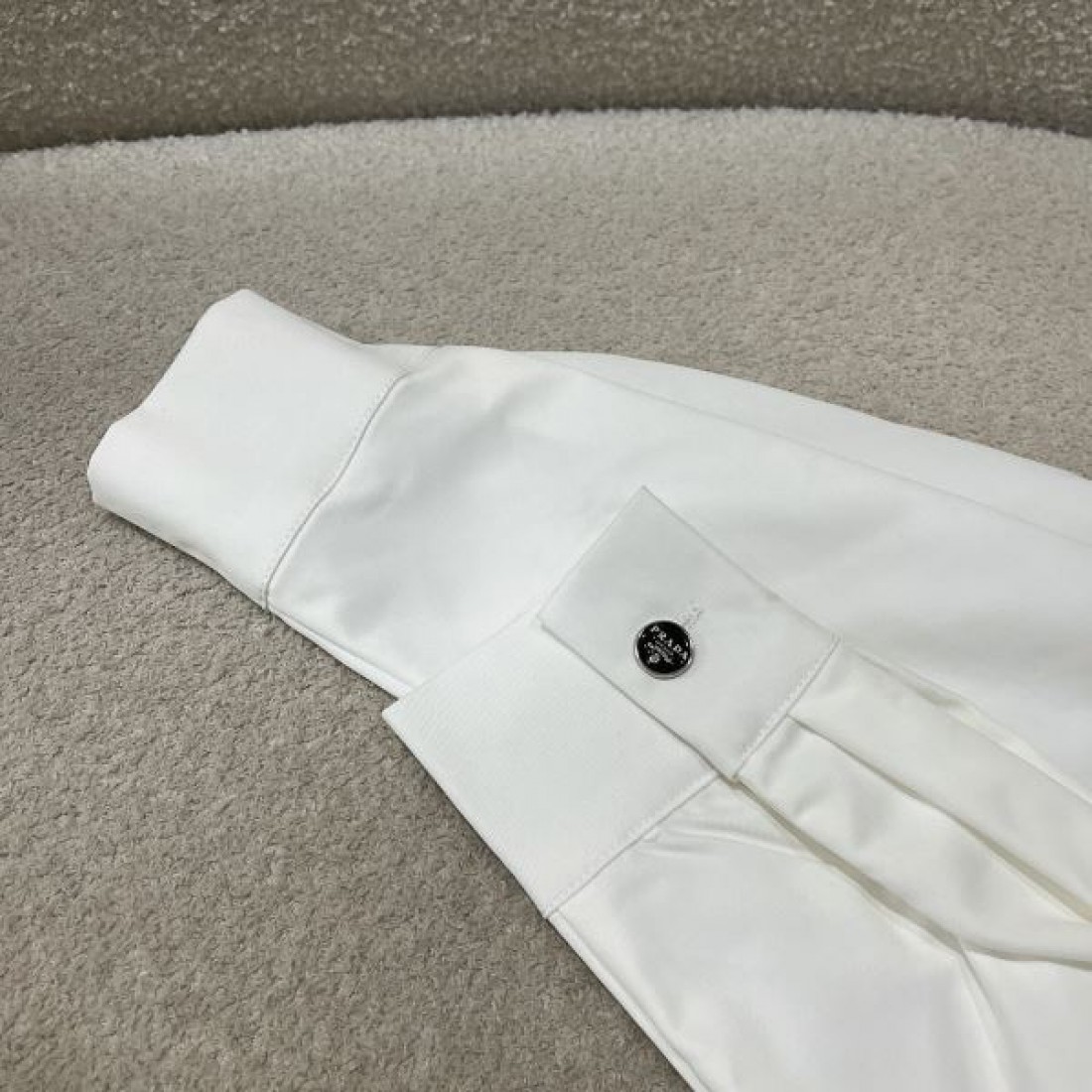 PRADA コピー ワンピース ウエストマーク  プラダ ロゴベルト付き 美シルエット ロングワンピース