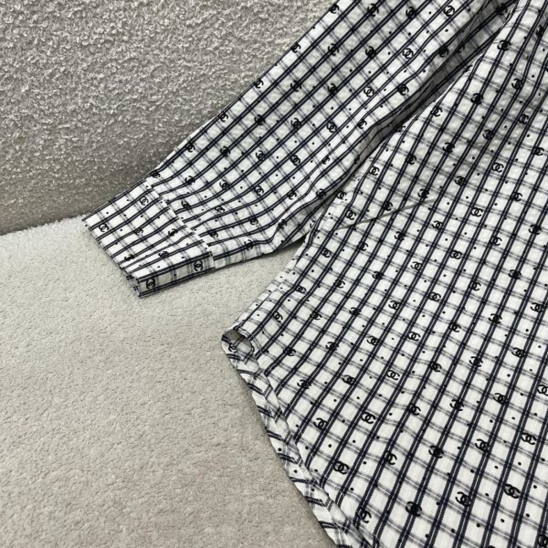 シャネル チェック柄 CHANEL スーパーコピー シャツ 小香風デザイン ロゴ入り 長袖ブラウス 通勤スタイル
