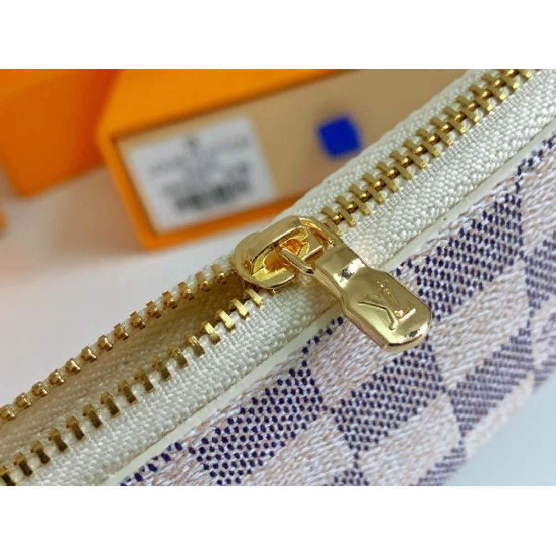 ルイ・ヴィトン コピー 財布 カードケース 小銭入れ一体 ダミエ柄 ラウンドジップ LOUIS VUITTON チェーン付き 