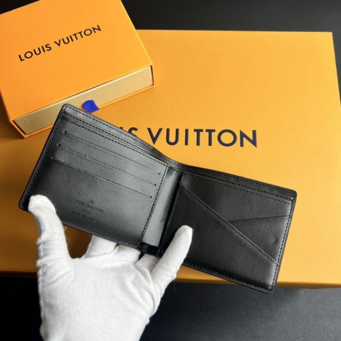 上品 大容量 LOUIS VUITTON ルイヴィトン スーパーコピー 二つ折り財布 人気モデル シンプル