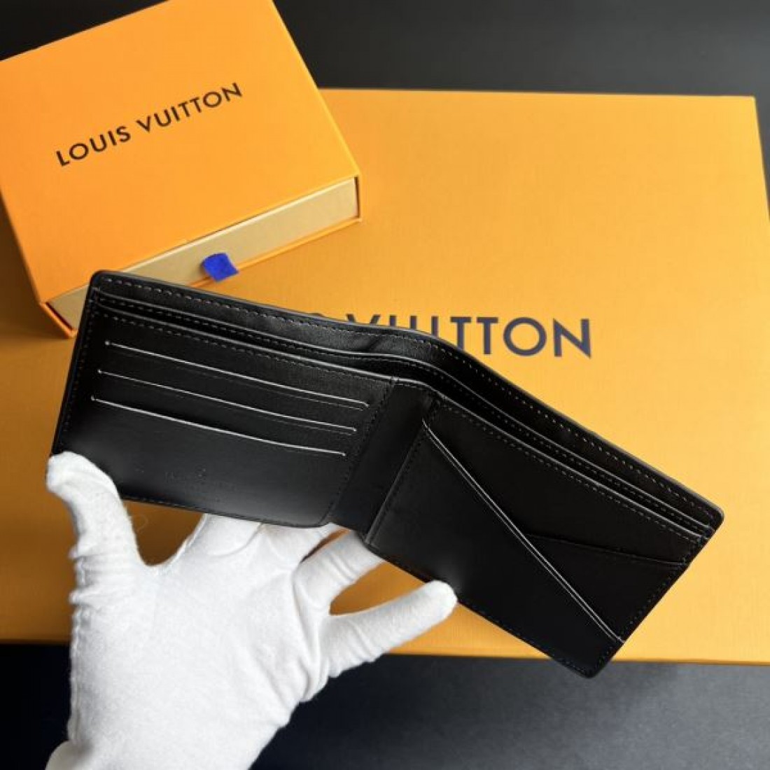 上品 大容量 LOUIS VUITTON ルイヴィトン スーパーコピー 二つ折り財布 人気モデル シンプル