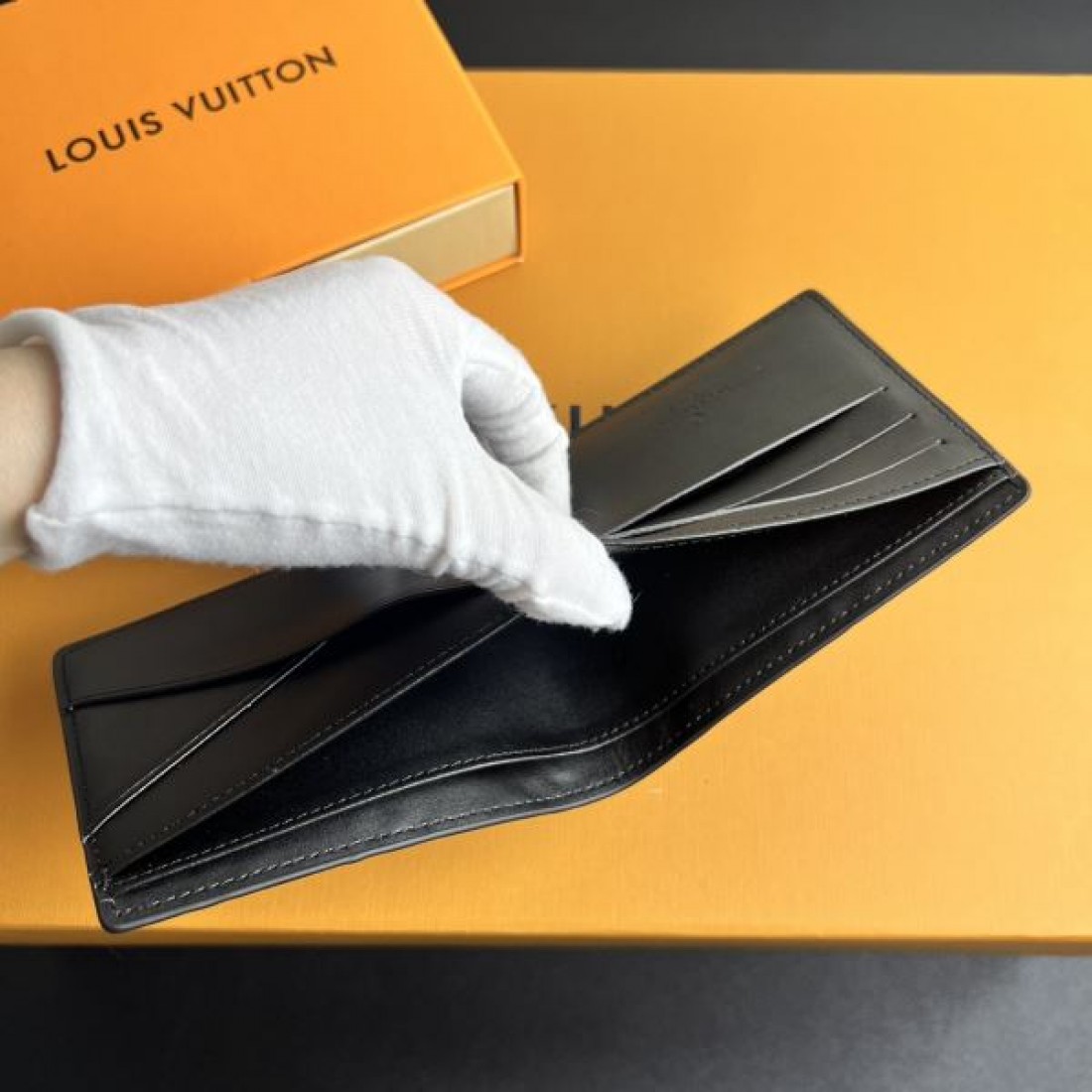 上品 大容量 LOUIS VUITTON ルイヴィトン スーパーコピー 二つ折り財布 人気モデル シンプル