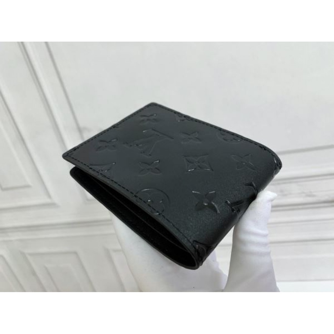 高級感 シンプル LOUIS VUITTON ルイヴィトン スーパーコピー 二つ折り財布 実用的 長持ち