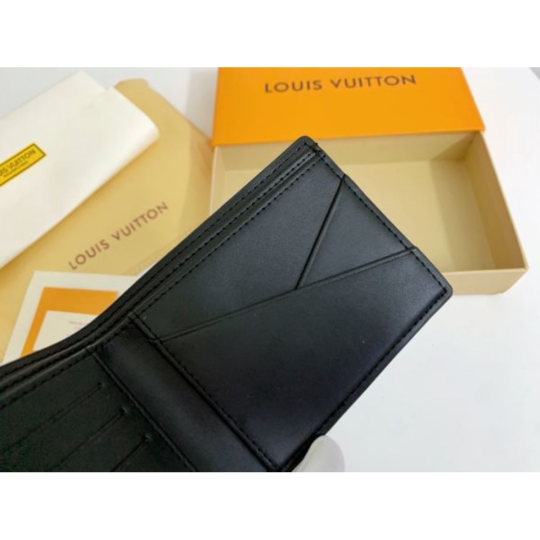  人気モデル 高品質 LOUIS VUITTON ルイヴィトン コピー  二つ折り財布 耐久性抜群 おしゃれ