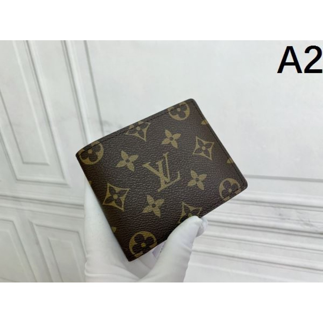 洗練 シンプル LOUIS VUITTON ルイヴィトン コピー  二つ折り財布 収納力抜群 上品