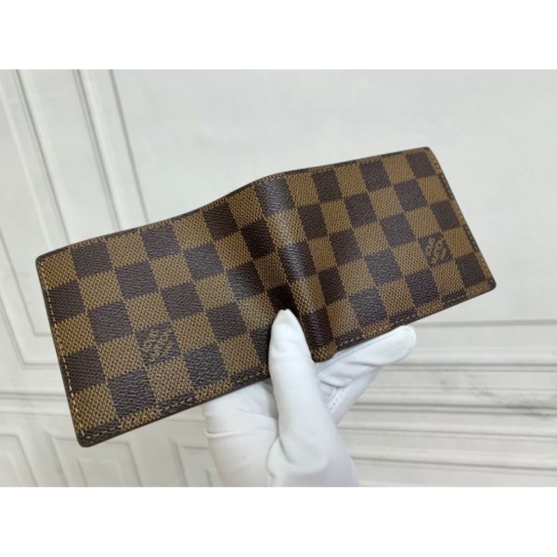 上質 定番 LOUIS VUITTON ルイヴィトン コピー  二つ折り財布 コンパクト 高見え
