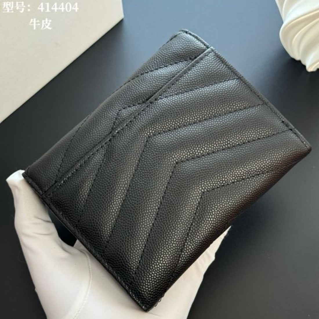  高級感 人気 YSL イヴサンローラン コピー  二つ折り財布 薄型 使いやすい