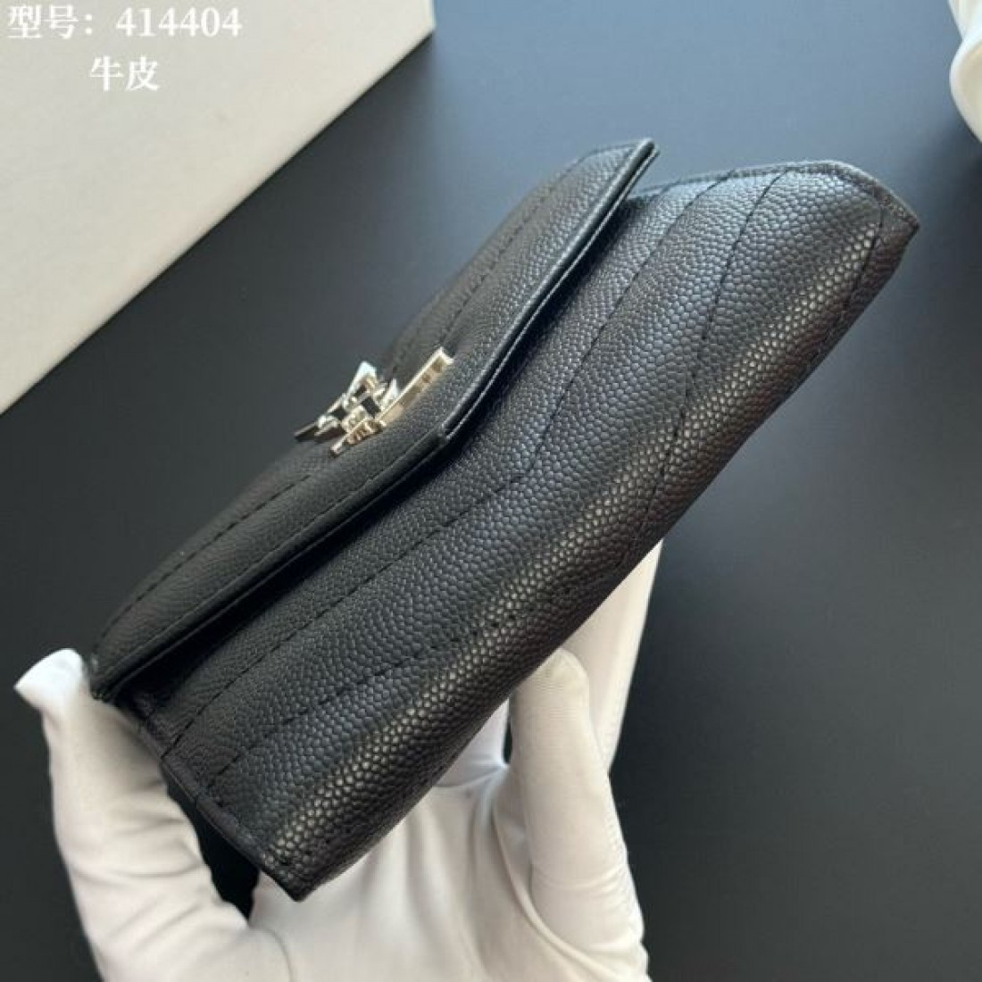  高級感 人気 YSL イヴサンローラン コピー  二つ折り財布 薄型 使いやすい