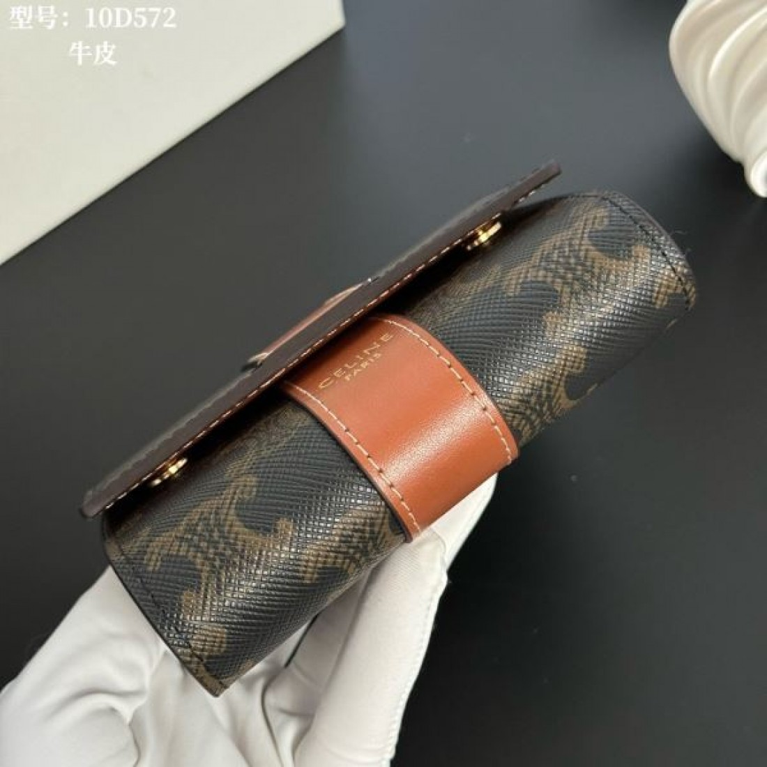 大人上品 シンプル CELINE セリーヌ コピー  三つ折り財布 収納力抜群 高見え