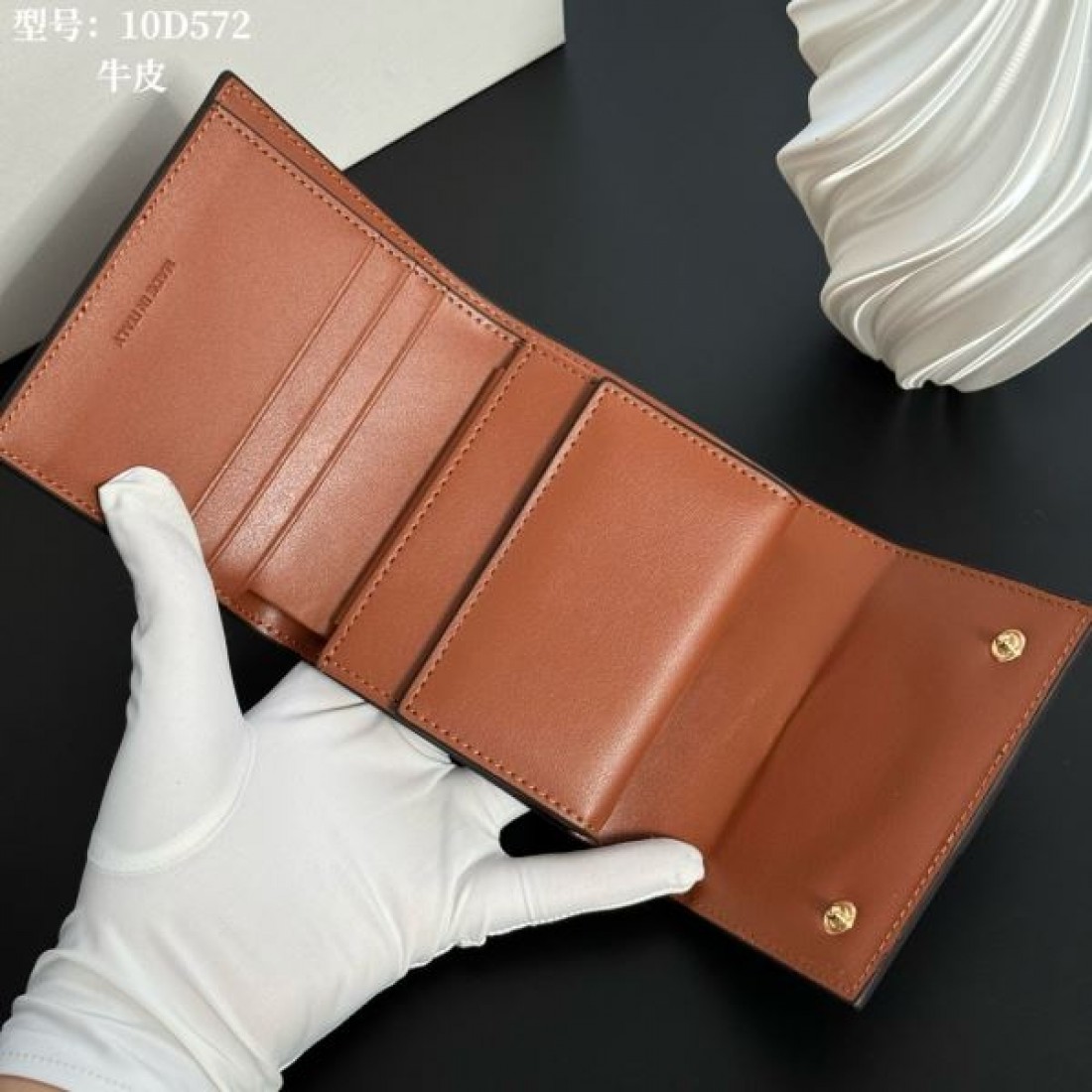 大人上品 シンプル CELINE セリーヌ コピー  三つ折り財布 収納力抜群 高見え