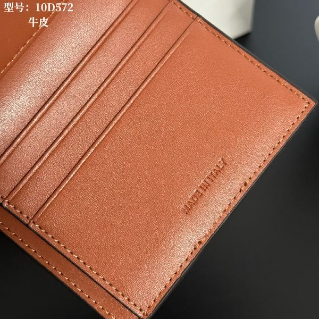 大人上品 シンプル CELINE セリーヌ コピー  三つ折り財布 収納力抜群 高見え