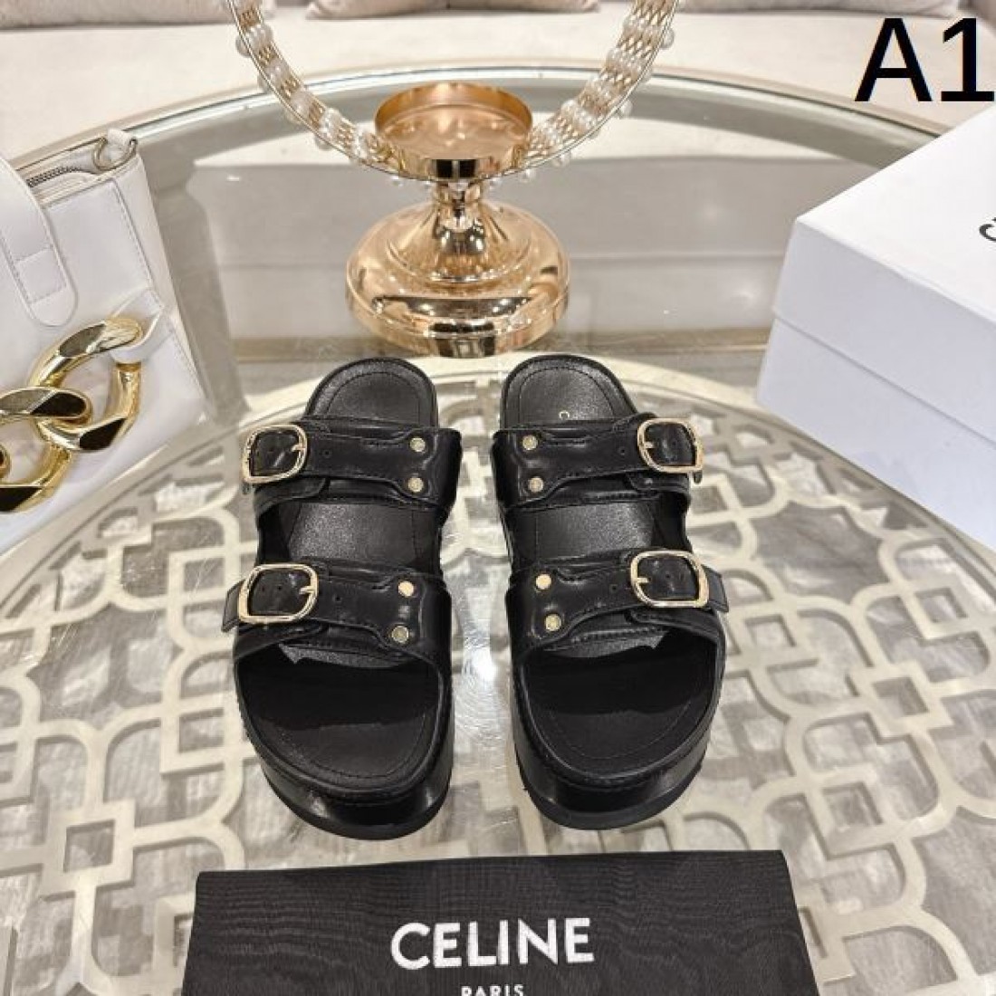 カジュアル 上品 CELINE セリーヌ コピー フラットサンダル キャメルブラウン レザーストラップ メタルバックルデザイン 厚底ソール クッション性良好 夏コーデ