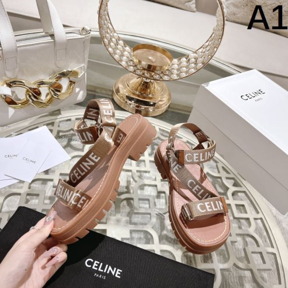 スポーティ カジュアル CELINE セリーヌ コピー サンダル ブラック×ホワイトロゴストラップ 厚底ラバーソール マジックテープ仕様 安定感抜群 デイリー使い