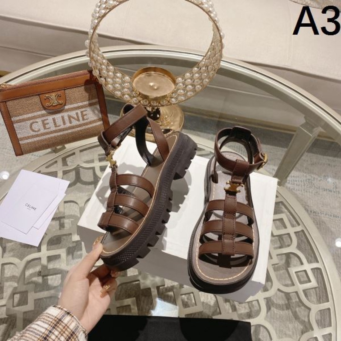 グルカサンダル 厚底 トリオンフモチーフ 軽量 歩きやすい レディース人気 CELINE セリーヌ コピー サンダル