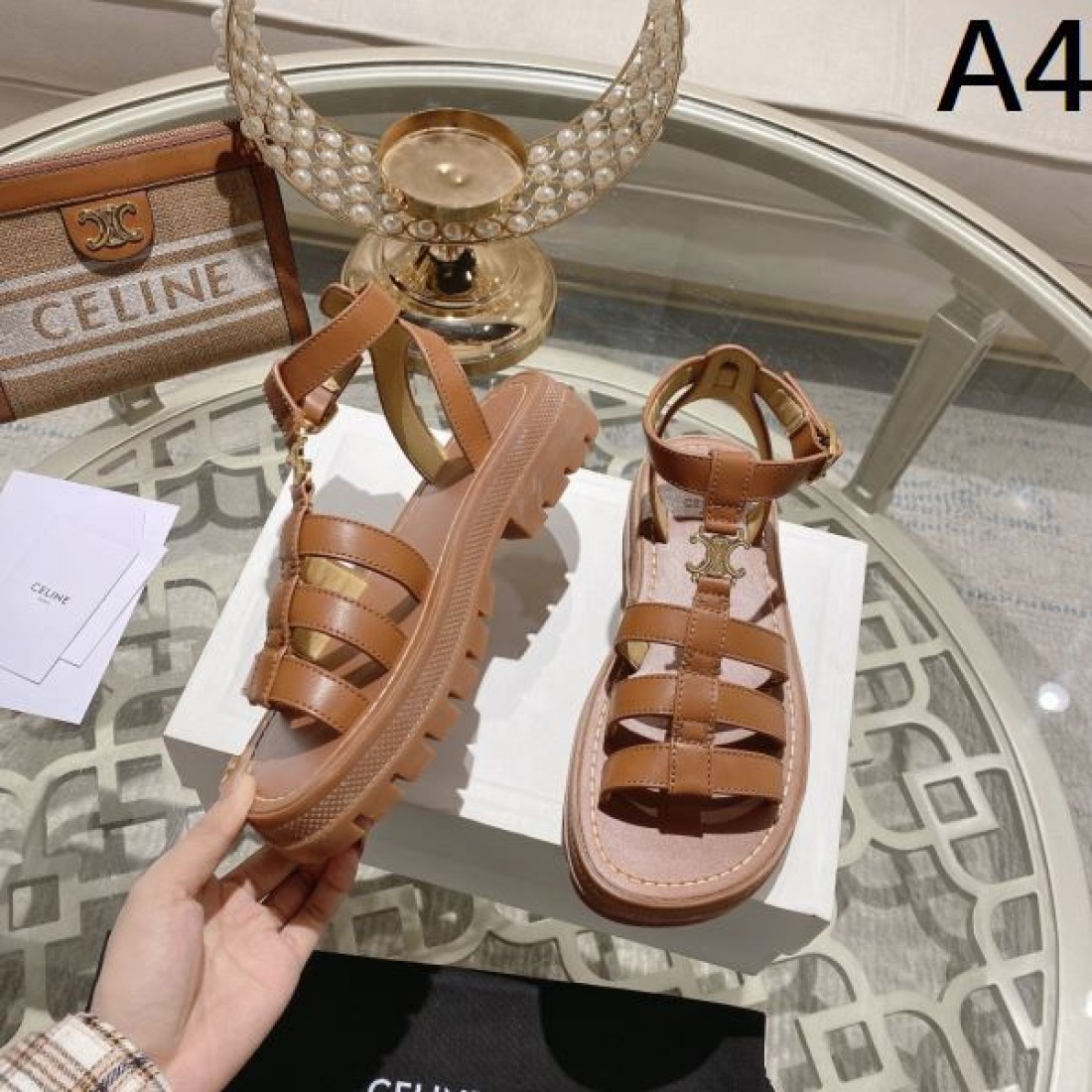グルカサンダル 厚底 トリオンフモチーフ 軽量 歩きやすい レディース人気 CELINE セリーヌ コピー サンダル
