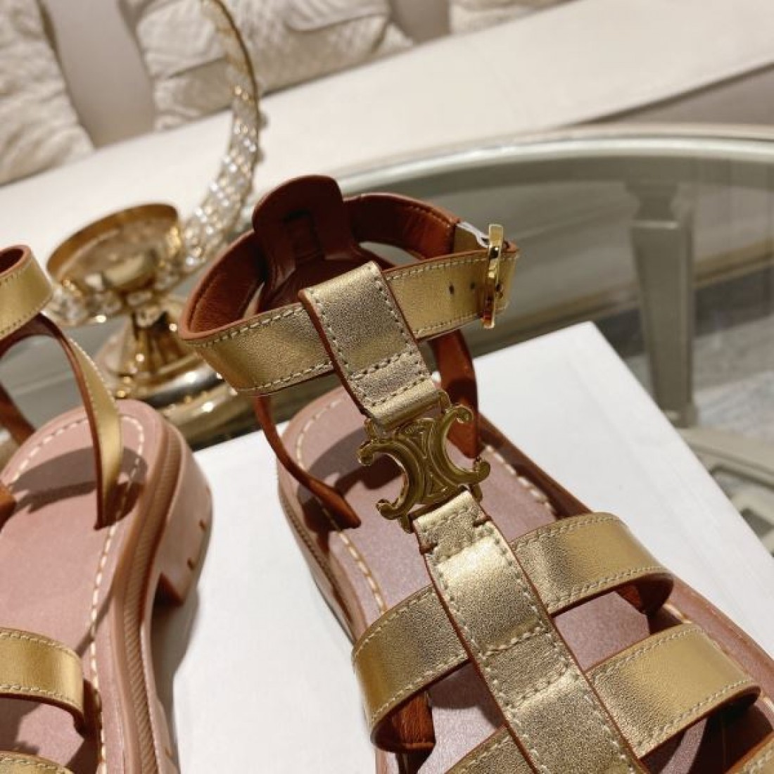 グルカサンダル 厚底 トリオンフモチーフ 軽量 歩きやすい レディース人気 CELINE セリーヌ コピー サンダル