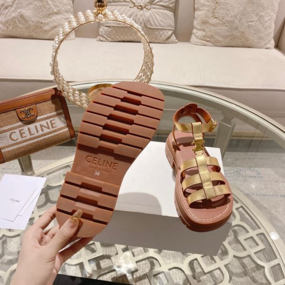 グルカサンダル 厚底 トリオンフモチーフ 軽量 歩きやすい レディース人気 CELINE セリーヌ コピー サンダル